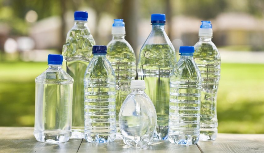 نشتريها كلنا ... دراسة تفجر معلومة صادمة حول زجاجات المياه البلاستيكية!
