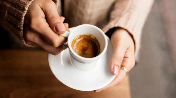 ما هو تأثير تناول القهوة على معدة فارغة؟