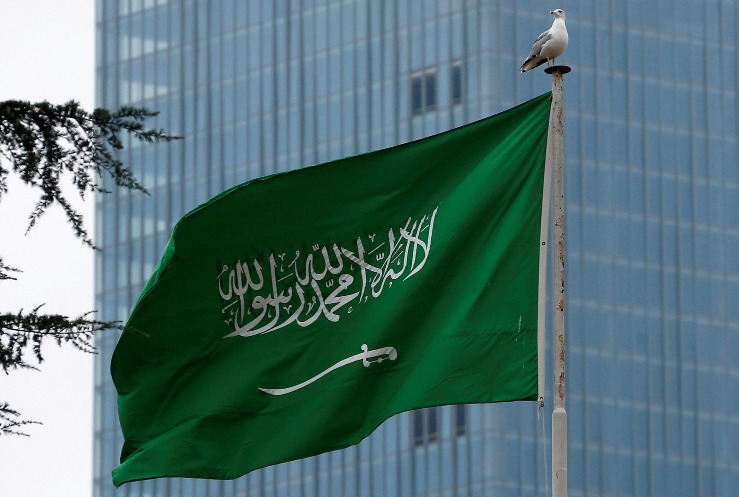 السعودية تمدد خفض إنتاجها النفطي حتى حزيران المقبل