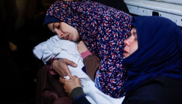 المرأة الفلسطينية في يومها.. عندما تسقط الشعارات أمام رافعيها