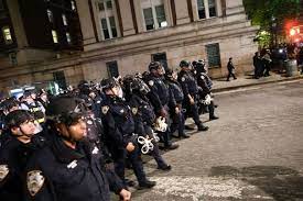 شرطة نيويورك تقتحم حرم جامعة كولومبيا ورئيستها تطالب بـ"تطهير مواقع الاحتجاج"