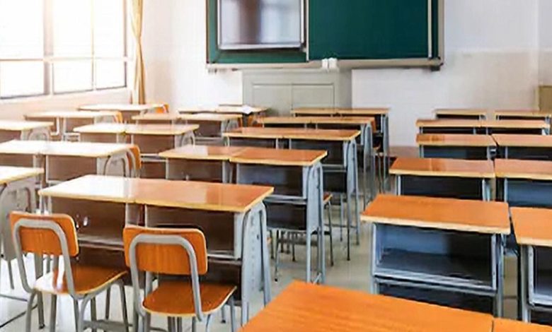 بعد موجة التفجيرات الثانية التي طالت لبنان.. إعلان من وزير التربية بشأن المدارس