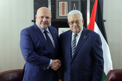 الرئيس عباس يجتمع مع المدعي العام للمحكمة الجنائية الدولية