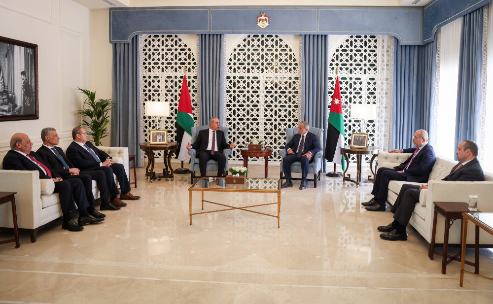الشيخ يُطلع رئيس الوزراء الأردني على آخر التطورات في فلسطين
