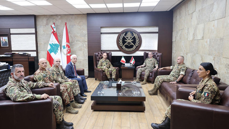 قائد الجيش يبحث مع وفد إيطالي في الأوضاع العامة