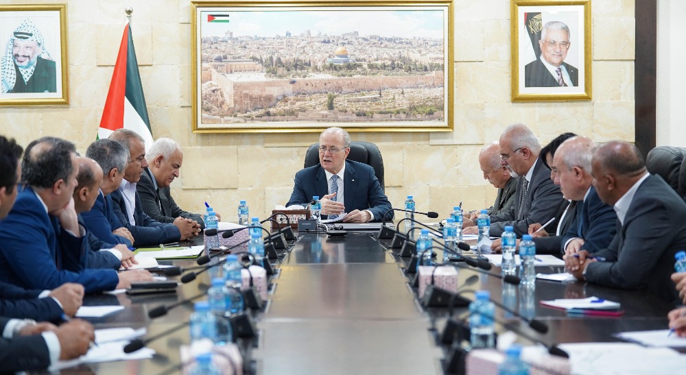 رئيس الوزراء الفلسطيني يوجّه بإعداد برنامج عاجل لدعم صمود المواطنينَ!