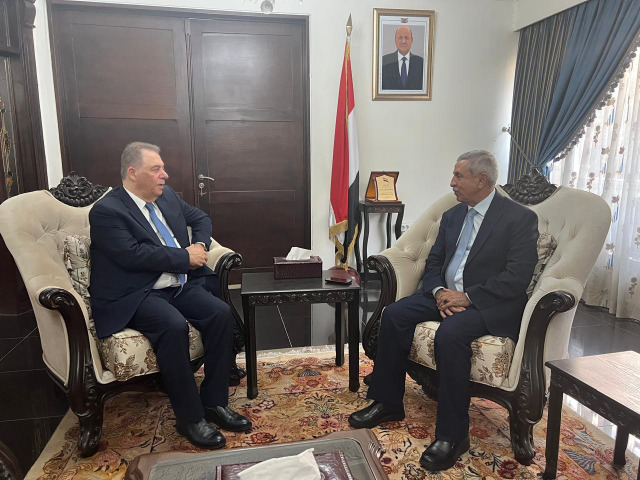 السفير دبور يلتقي السفير اليمني ورئيسي بعثتي العراق والسودان بزيارة وداعية