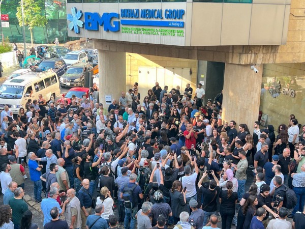 تصفيق ودموع يرافقان نعش زياد الرحباني... ولبنان يغني له للمرة الأخيرة