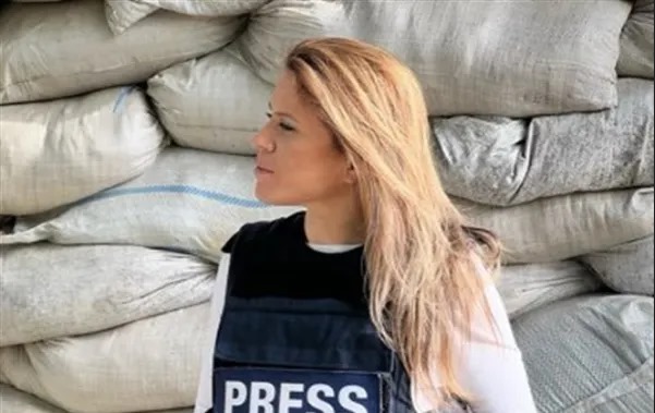 "في جسدي الكثير من آثار الشظايا”.. التعليق الأول للمراسلة كارمن جوخدار بعد استهدافهم: هذا ما قالته عن زميلها الشهيد عصام العبدالله