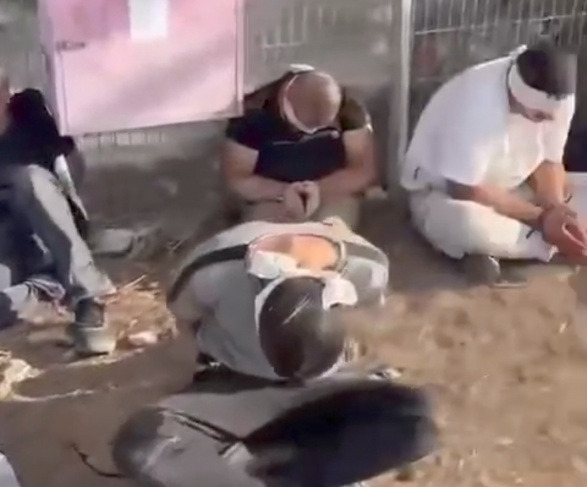 بالفيديو.. الاحتلال يُنكل بالمعتقلين في الخليل