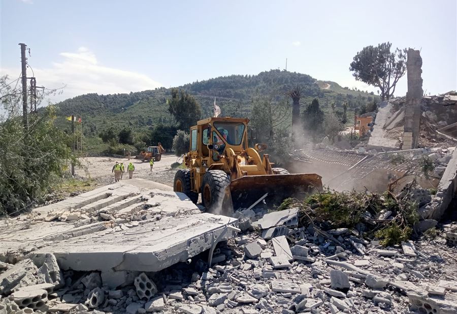 بالصور - آثار الدمار جراء الغارة الاسرائيلية على بلدة العديسة