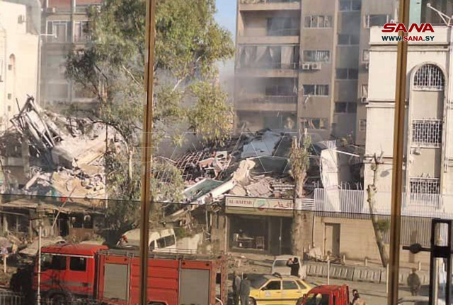بالفيديو - آثار الدمار الكبير الذي لحق بمبنى القنصلية الإيرانية في دمشق جراء الغارة الإسرائيلية