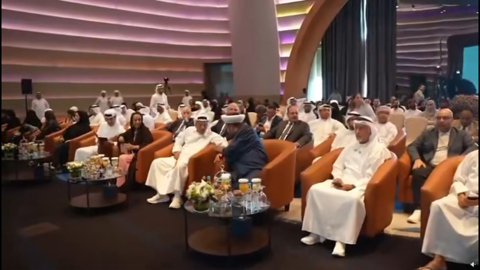 رجل الأعمال خلف الحبتور يرعى توزيع جائزة عوشة بنت خليفة السويدي "فتاة العرب" في دورتها الثالثة