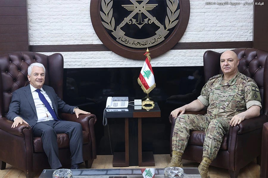 قائد الجيش يستقبل السفيرَين القطري والإيطالي