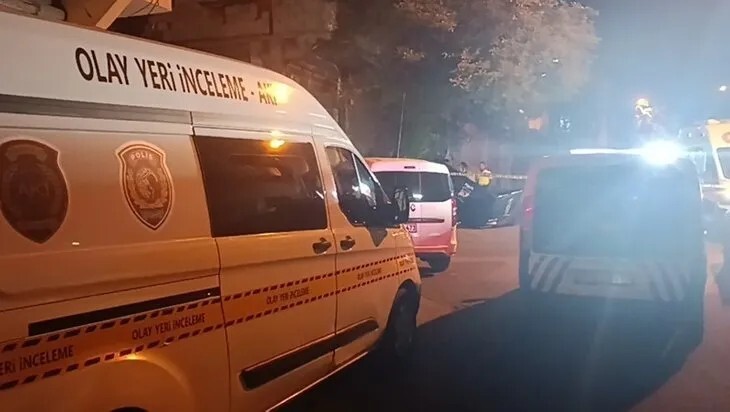 قتلها ورماها في القمامة... يتجول بجثة زوجته في الشارع