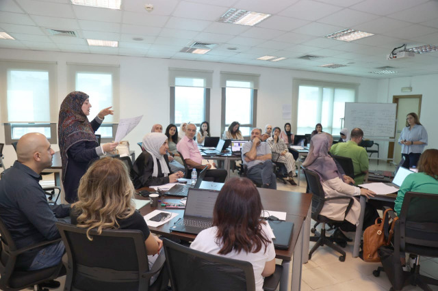 وزارة التربية ومؤسسة الحريري تطلقان ورش عمل لتطبيق البكالوريا الدولية في 12 مدرسة رسمية