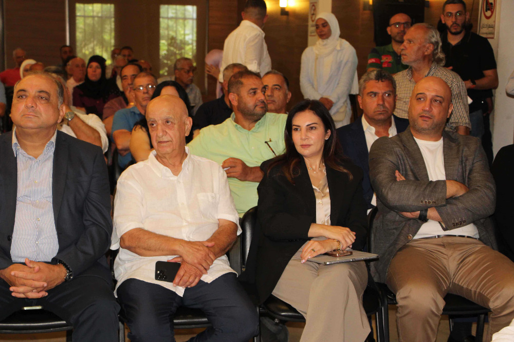 تسليم الدفعة الأولى من سندات تمليك بيوت التعمير في صيدا والمية ومية لأصحابها باجتماع موسع في بلدية المدينة