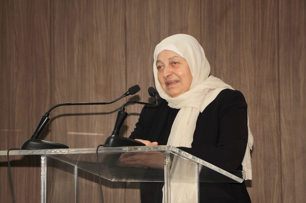 جامعة رفيق الحريري ومؤسسة الحريري يقدمان منحاً جامعية لـ28 طالباً