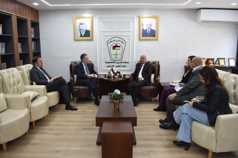 د. أبو هولي يلتقي السفير الاسباني لدى فلسطين ويبحث معه أوضاع المخيمات وأزمة "الاونروا" المالية