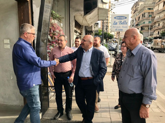 نادر عزام يجول في منطقة ساحة القدس ويلتقي لجنتها والتجار ومخاتير المدينة والشيخ ماهر حمود