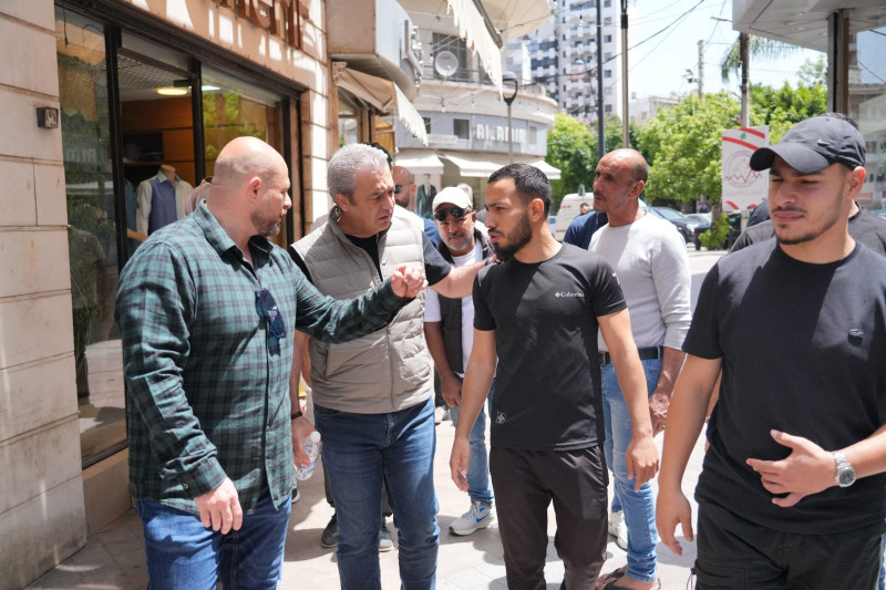رئيس لائحة "سوا لصيدا" المهندس مصطفى حجازي يجول وأعضاء اللائحة في السوق التجاري للمدينة