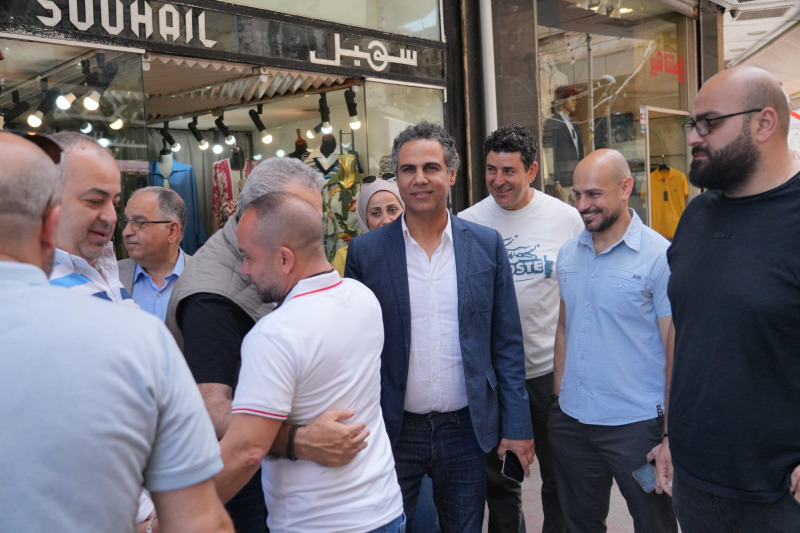رئيس لائحة "سوا لصيدا" المهندس مصطفى حجازي يجول وأعضاء اللائحة في السوق التجاري للمدينة