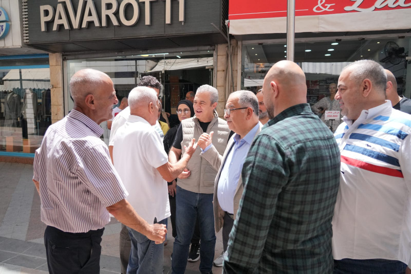 رئيس لائحة "سوا لصيدا" المهندس مصطفى حجازي يجول وأعضاء اللائحة في السوق التجاري للمدينة