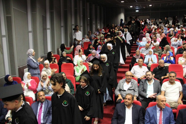 بهية الحريري في حفل تخرّج طلاب "العمانية الرسمية": نتمسّك بالتعليم ركيزةً لوطن قوي ومجتمع عادل