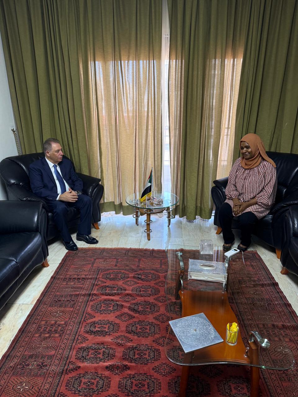 السفير دبور يلتقي السفير اليمني ورئيسي بعثتي العراق والسودان بزيارة وداعية