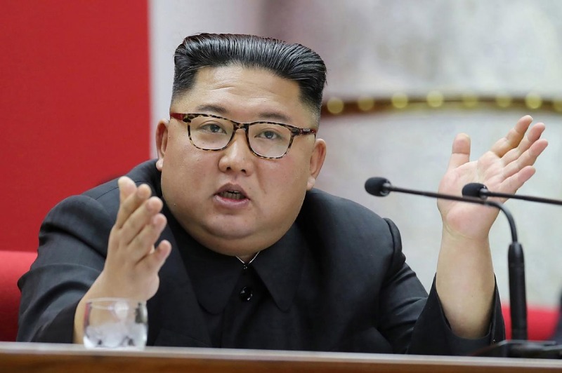 "الجينز الضيق" ممنوع في كوريا الشمالية..والسبب كيم!