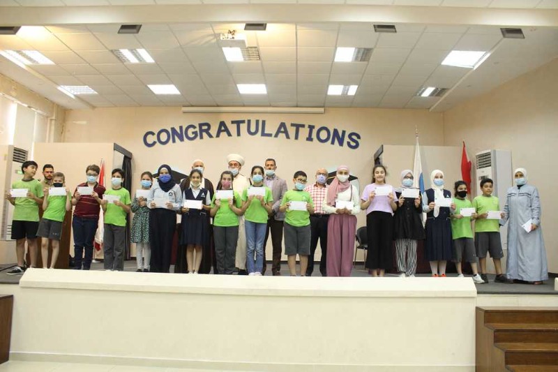 المفتي سوسان يرعى توزيع جوائز السيدة سعاد الصلح القرآنيه في مدارس الايمان