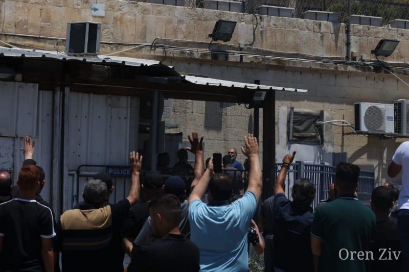 العشرات احتشدوا أمام محكمة الصلح في القدس تضامنًا مع المناضل محمد كناعنة المعتقل لدى سلطات الاحتلال