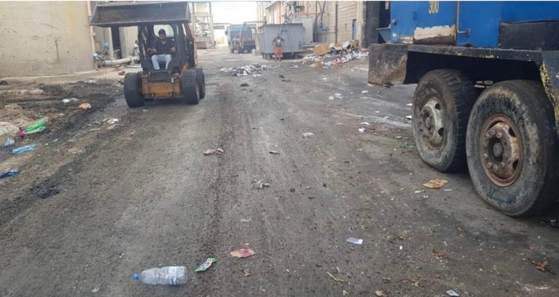 "ntcc" تباشر رفع النفايات المتكدسة بشوارع واحياء مدينة صيدا