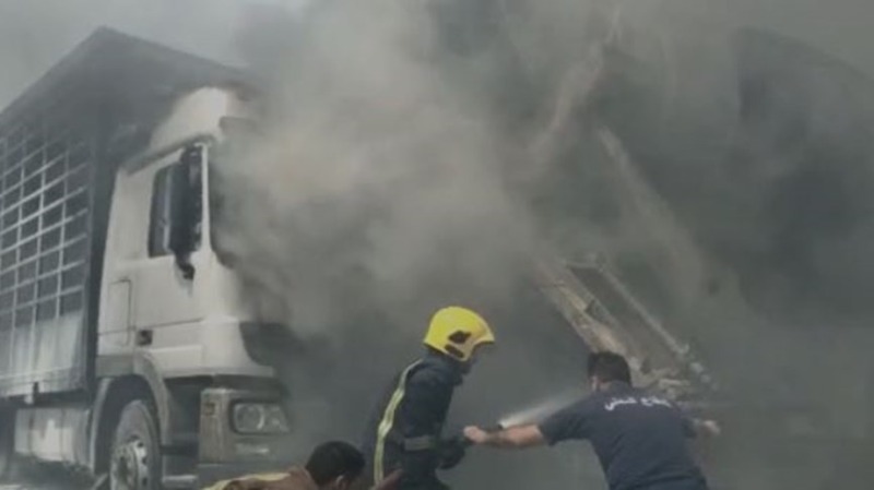حريق كبير في المدينة الصناعية بمدينة النبطية والدفاع المدني يعمل على إخماده