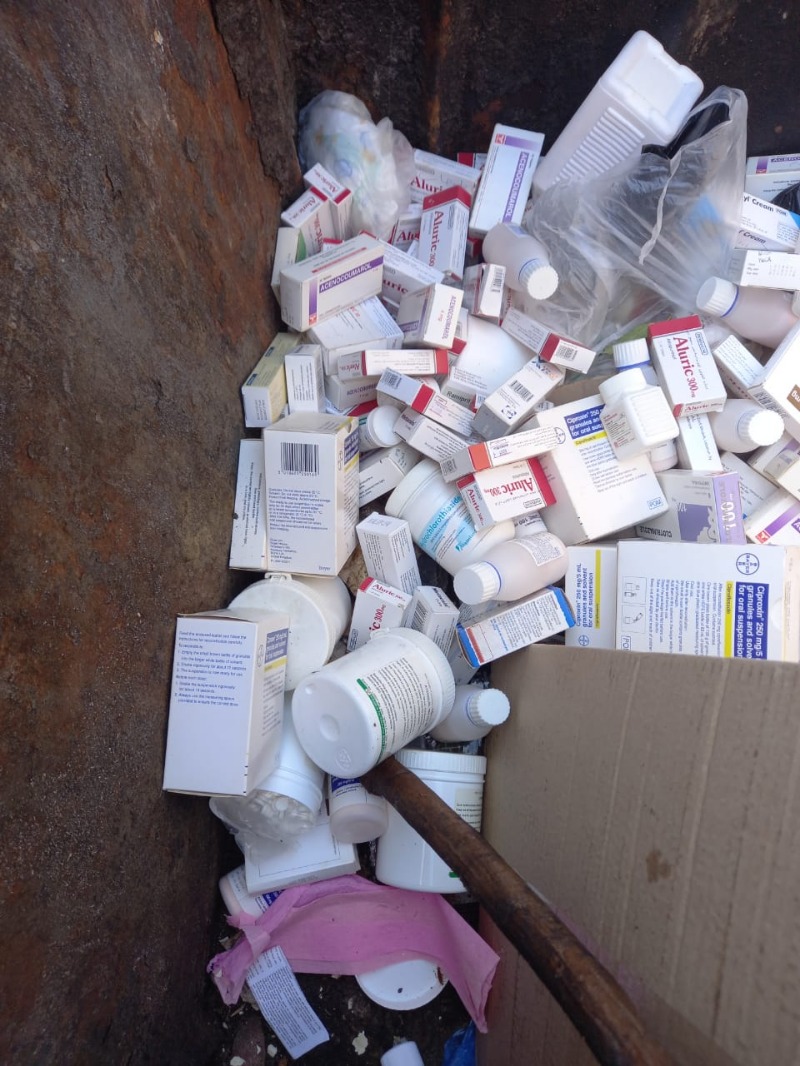 بالصور: العثور على أدوية مختومة مرمية بمستوعبات النفايات في صيدا!
