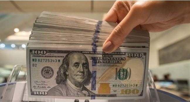 بعد انخفاض الدولار... إجتماع في وزارة الاقتصاد غدا