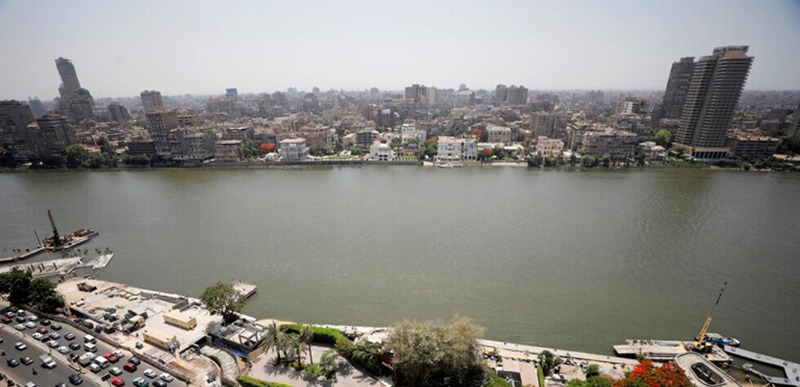حادث مروع في مصر.. سقوط حافلة بركابها في مياه النيل!