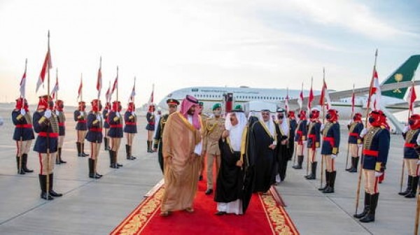 بالفيديو: تفاعل كبير مع صورة متداولة لولي العهد السعودي