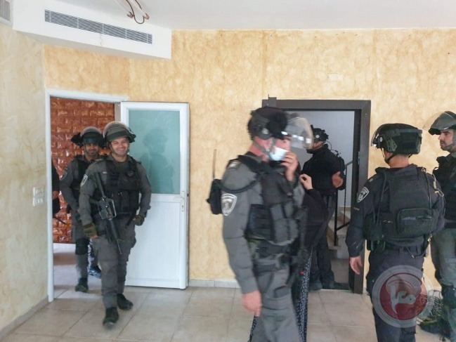 قوات الاحتلال تاخذ مقاسات منزل الشهيد ابو شخيدم