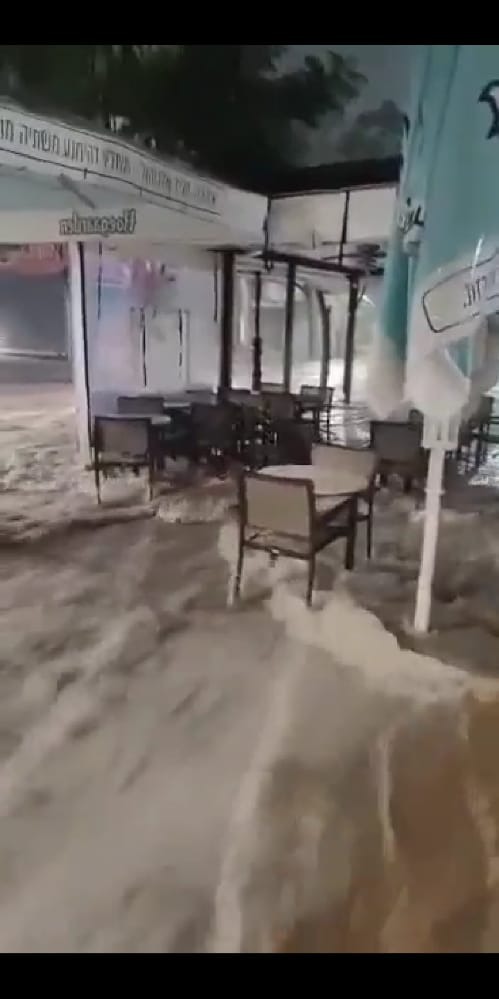 بالفديو:سيول بسبب الأمطار في مدينة عسقلان المحتلة