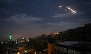 إسرائيل تستهدف بطاريات صواريخ دفاع جوي في سوريا