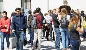 أزمة الطلاب في الخارج تتفاقم... جامعات تلغي الاقامات وأخرى: الأقساط أو الطرد