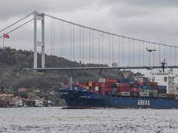 زيلينسكي: تركيا توافق على إغلاق المضيقين أمام السفن الروسية