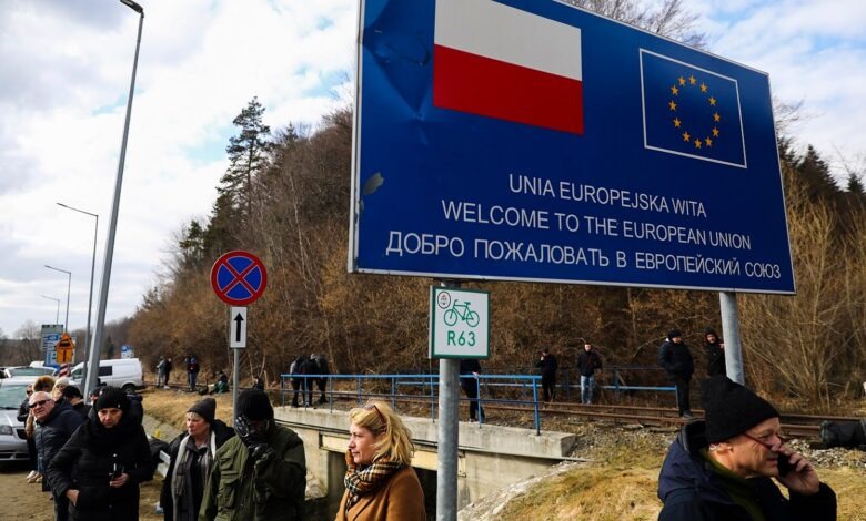 اللبنانيون يصلون إلى بولندا ورومانيا مشياً: بلا مال ومأوى