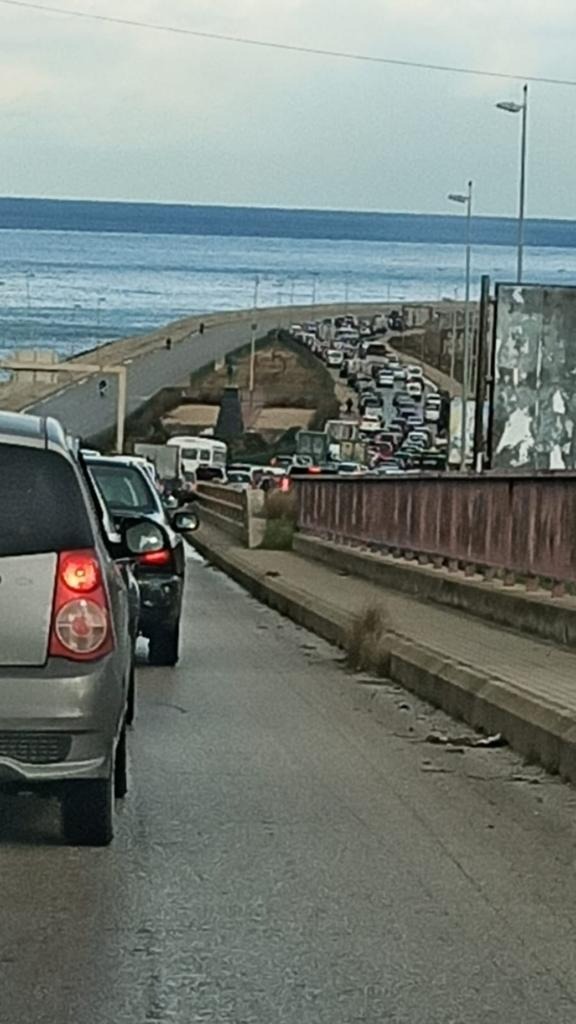 زحمة سير خانقة على طريق خلدة - الأوزاعي.. والسبب؟!