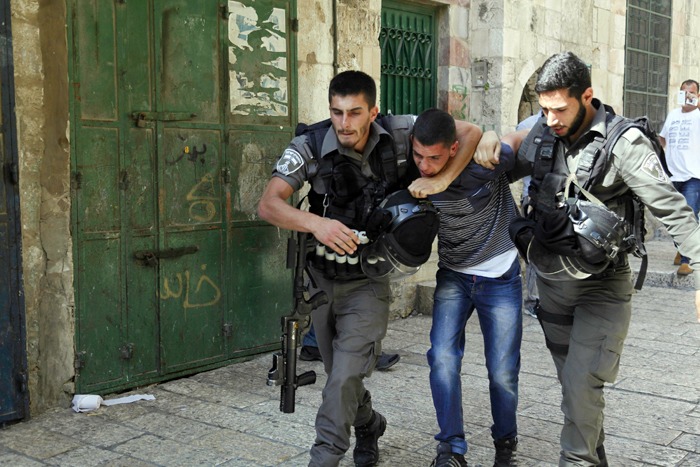 الاحتلال يعتقل 16 عشر مواطنا في الضفة