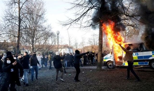 السويد تشتعل… اضطرابات إثر “خطط حرق القرآن”