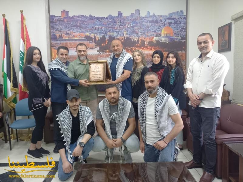 فرقة "موطني" تُكرِّم مدير عام مستشفى الهمشري تقديرًا لعظيم جهوده تجاه أبناء الشعب الفلسطيني