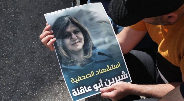الاحتلال يمنع تعليق صور الشهيدة أبو عاقلة في القدس