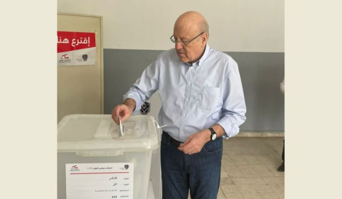 الرئيس  ميقاتي ادلى بصوته في ثانوية حسن الحجة في طرابلس
